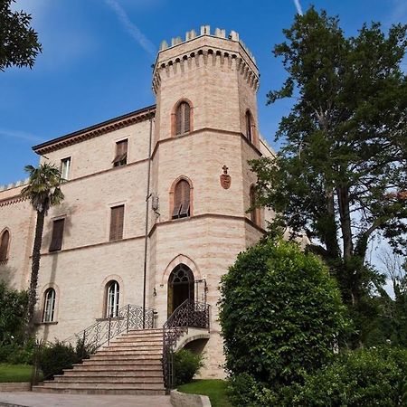 فندق Castello Montegiove فانو المظهر الخارجي الصورة