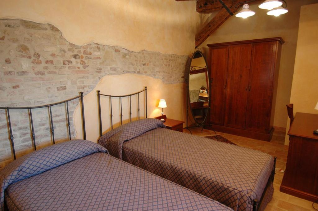 فندق Castello Montegiove فانو الغرفة الصورة