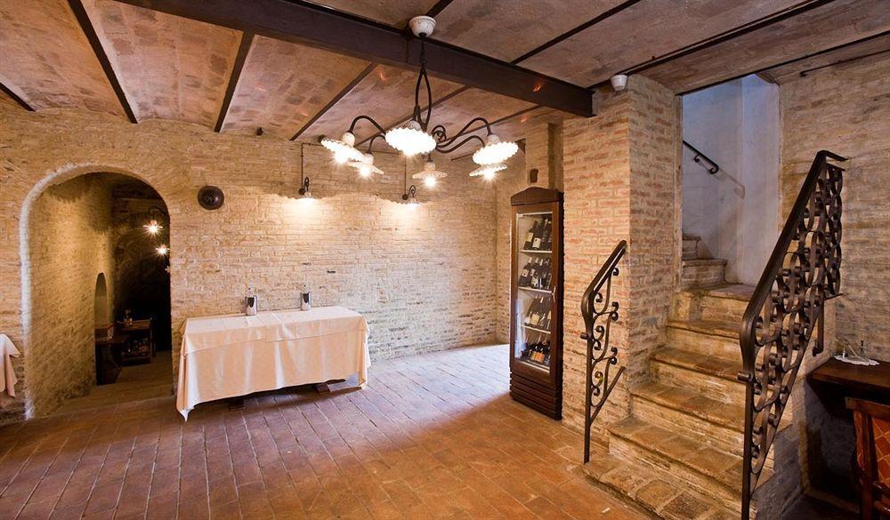 فندق Castello Montegiove فانو المظهر الخارجي الصورة