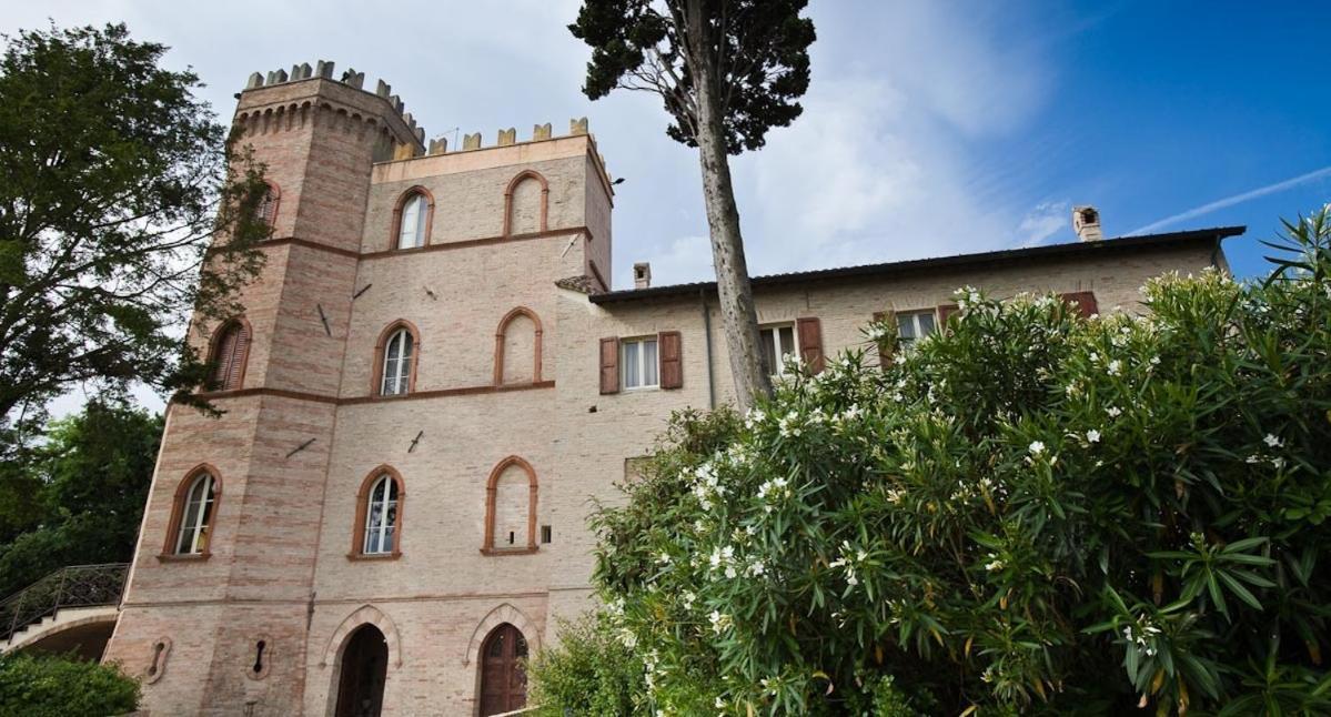 فندق Castello Montegiove فانو المظهر الخارجي الصورة