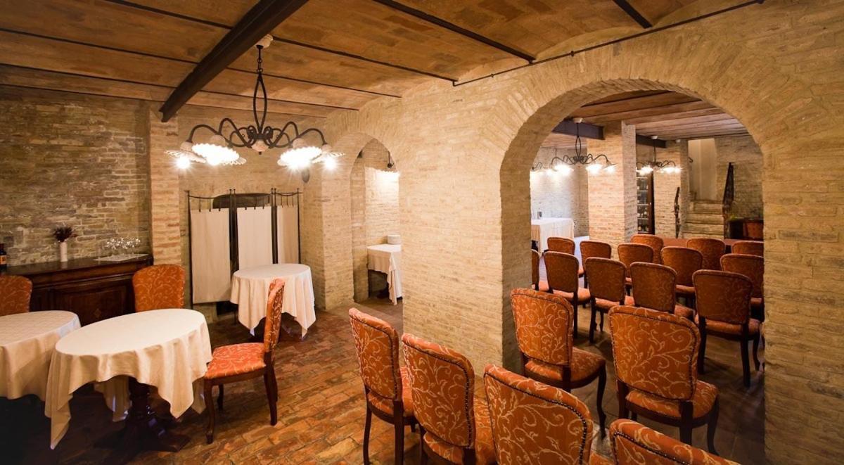 فندق Castello Montegiove فانو المظهر الخارجي الصورة