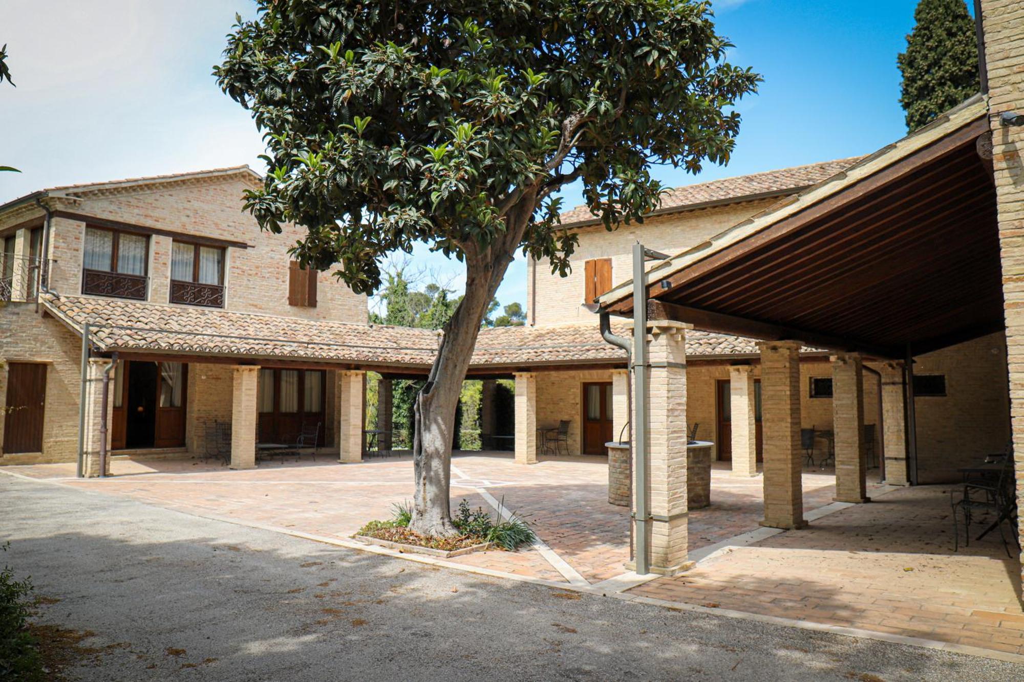 فندق Castello Montegiove فانو المظهر الخارجي الصورة