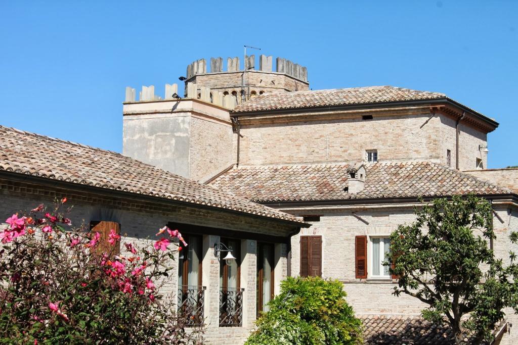 فندق Castello Montegiove فانو المظهر الخارجي الصورة